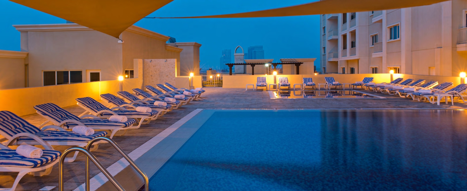 Outdoor swimming pool amenity image