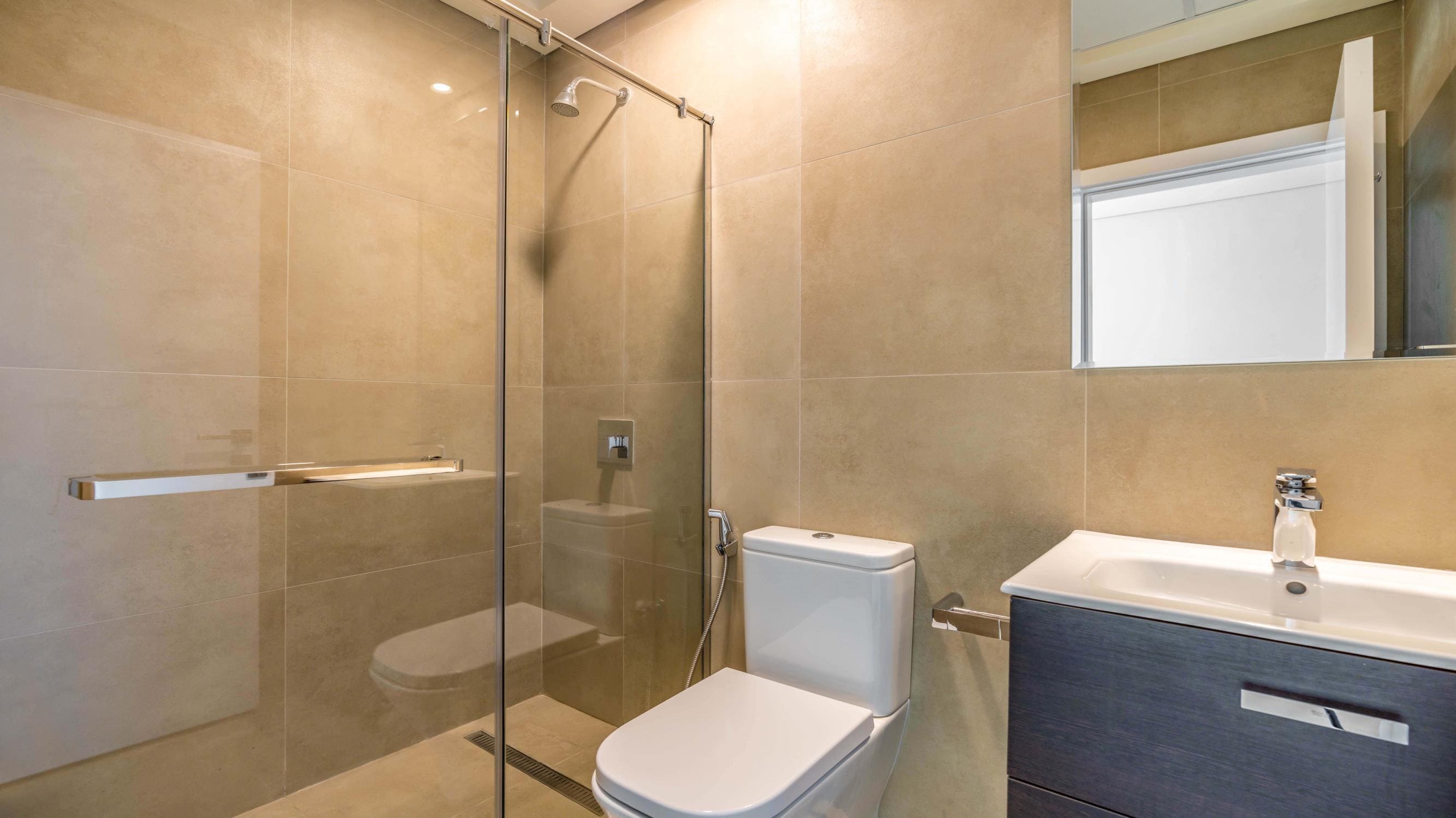 Marina Arcade Tower interior 10