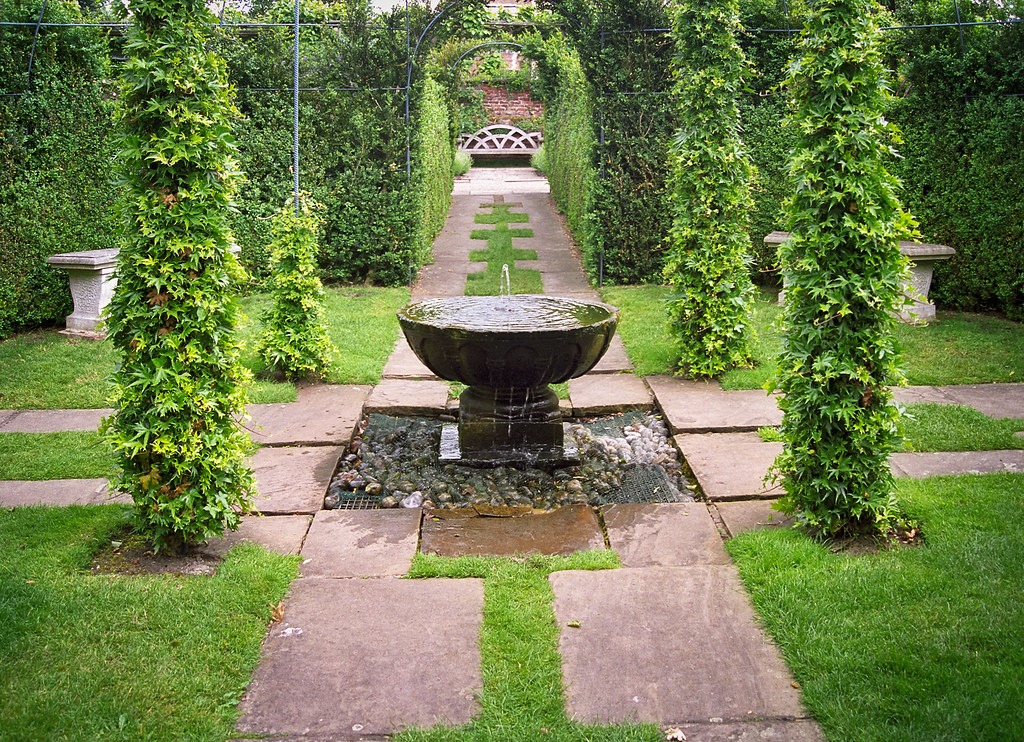 Foliage and water features amenity image