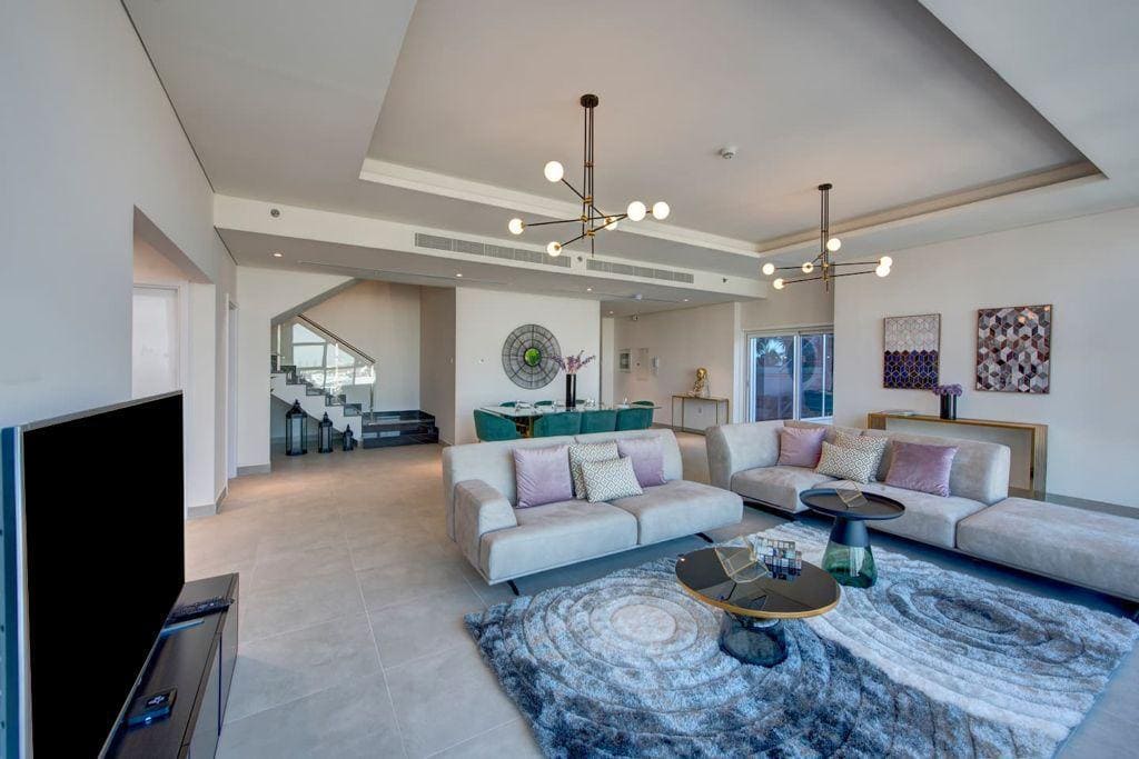 Marina Arcade Tower interior 12