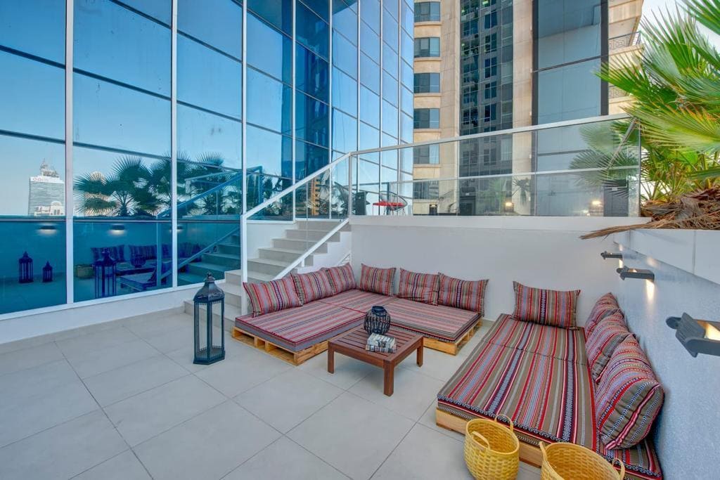 Marina Arcade Tower interior 14