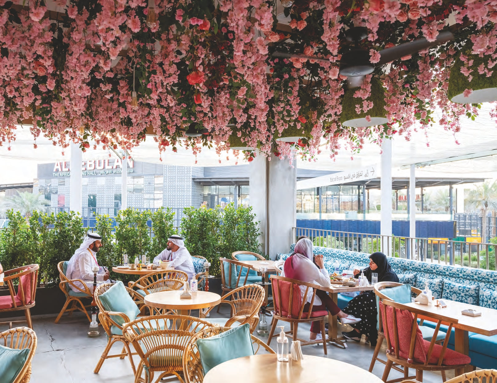 Restaurants & Retail amenity image