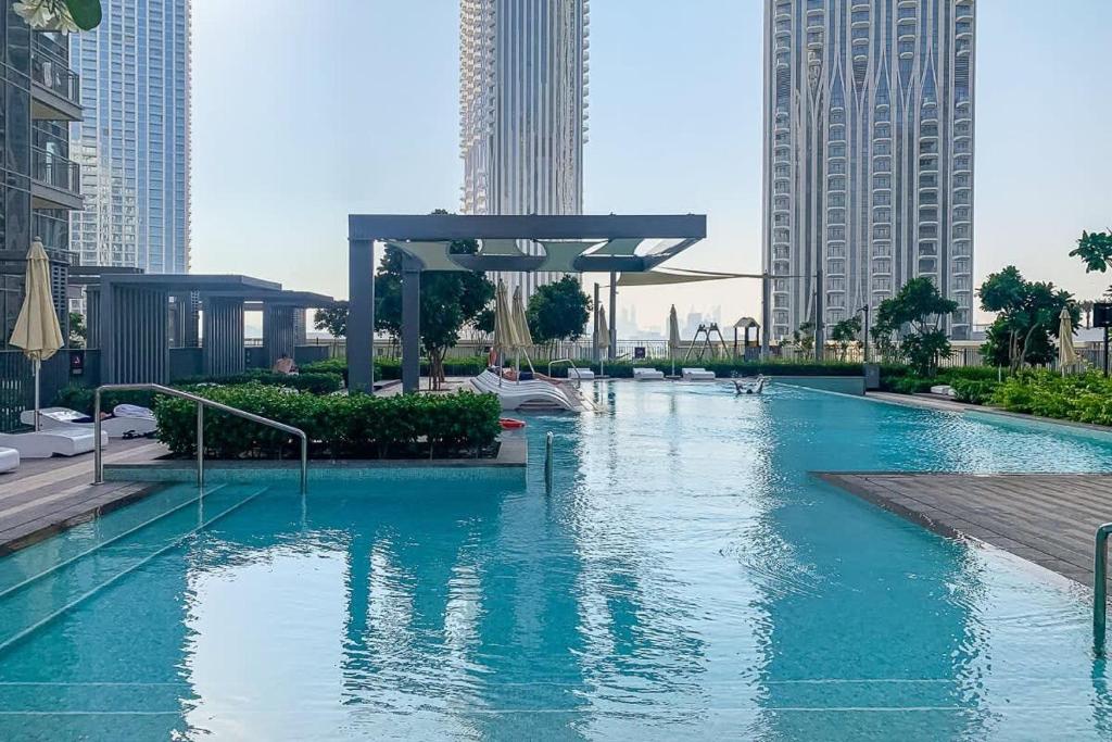 Lounge Pool amenity image