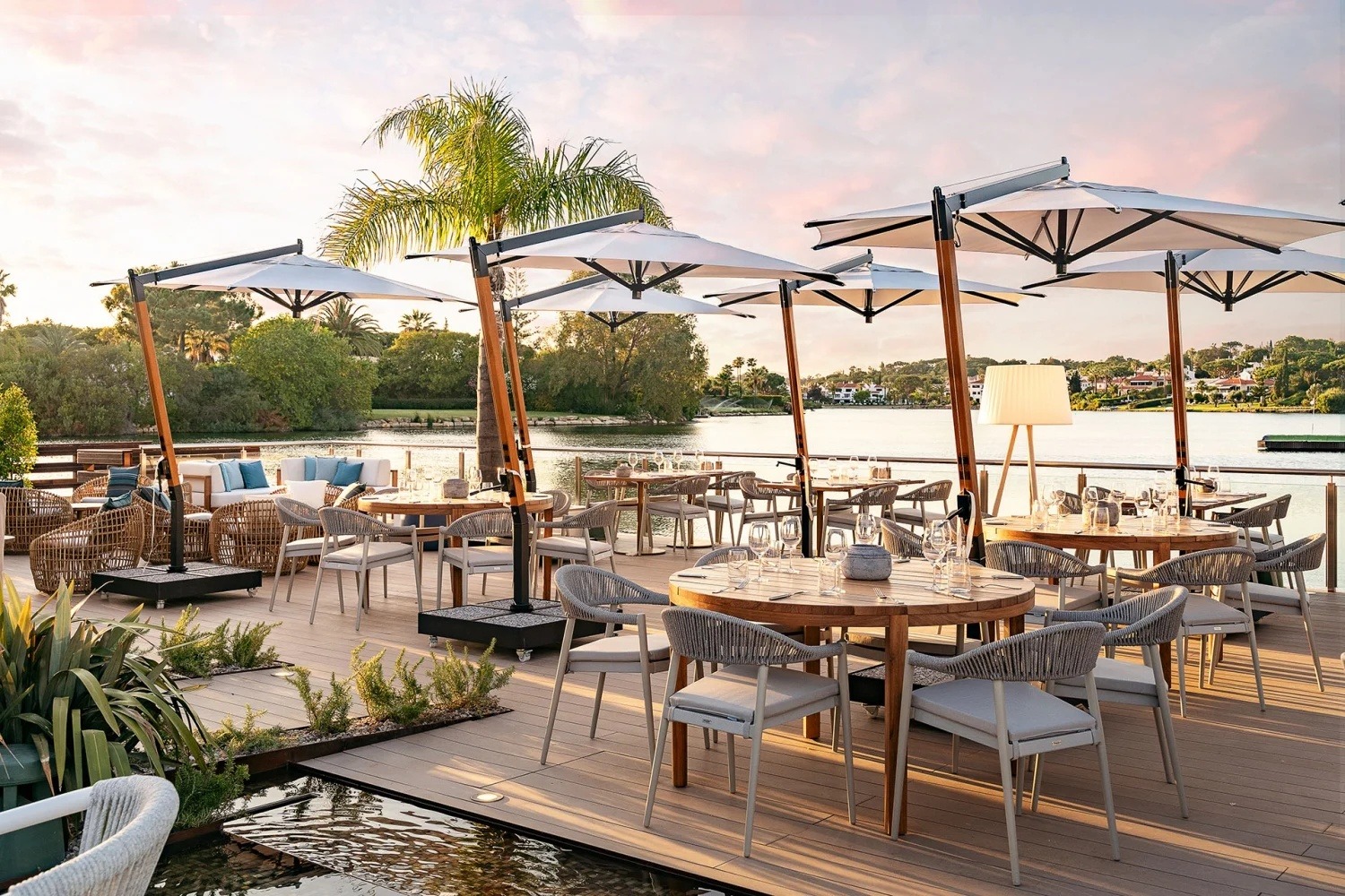 Dining Outlets amenity image