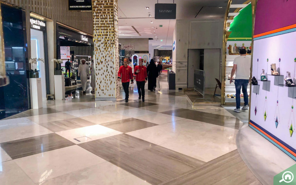 Retail F&B outlets amenity image