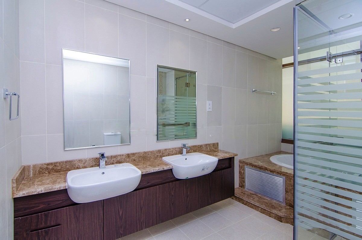 Grand Views interior 5