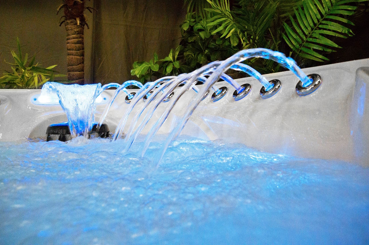 Outdoor jacuzzi amenity image