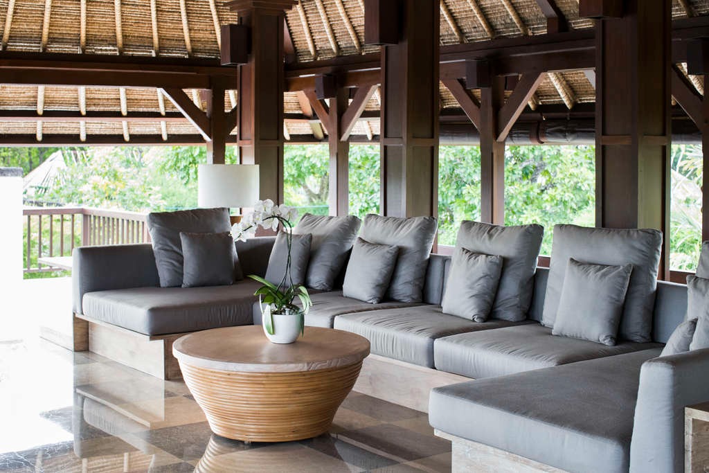 Serene Lounge & Seating Areas amenity image